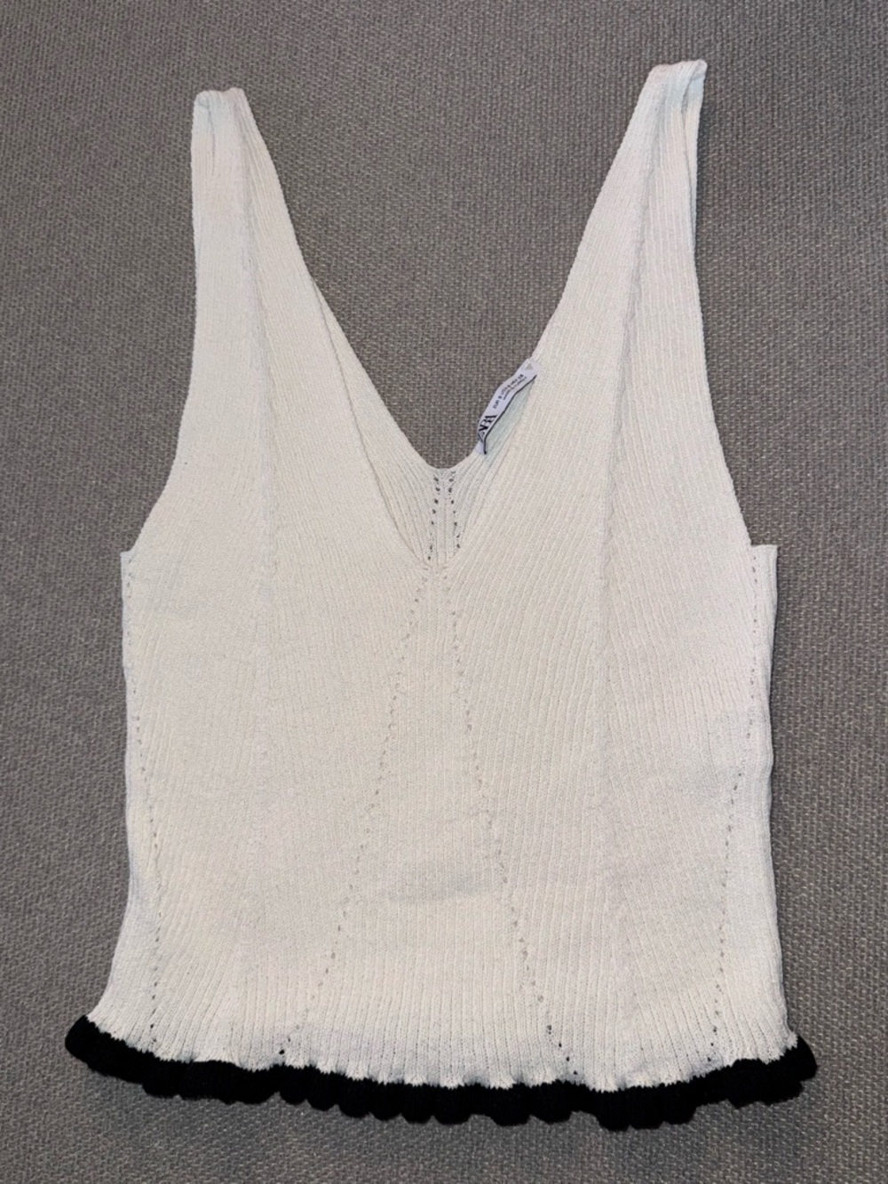 Zara size small White Knit V-Neck Tank with Black Scalloped Hem